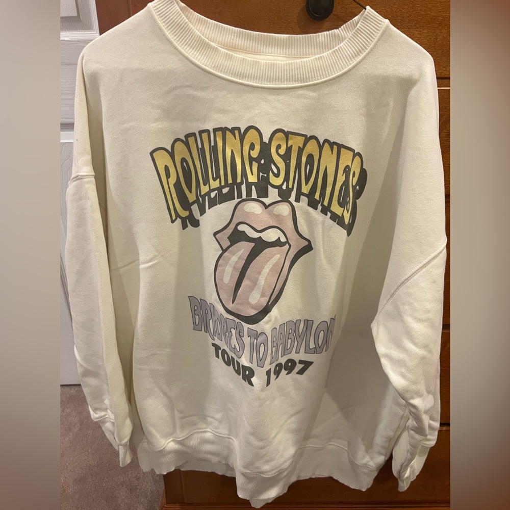 American eagle Rolling Stones sweatshirt.